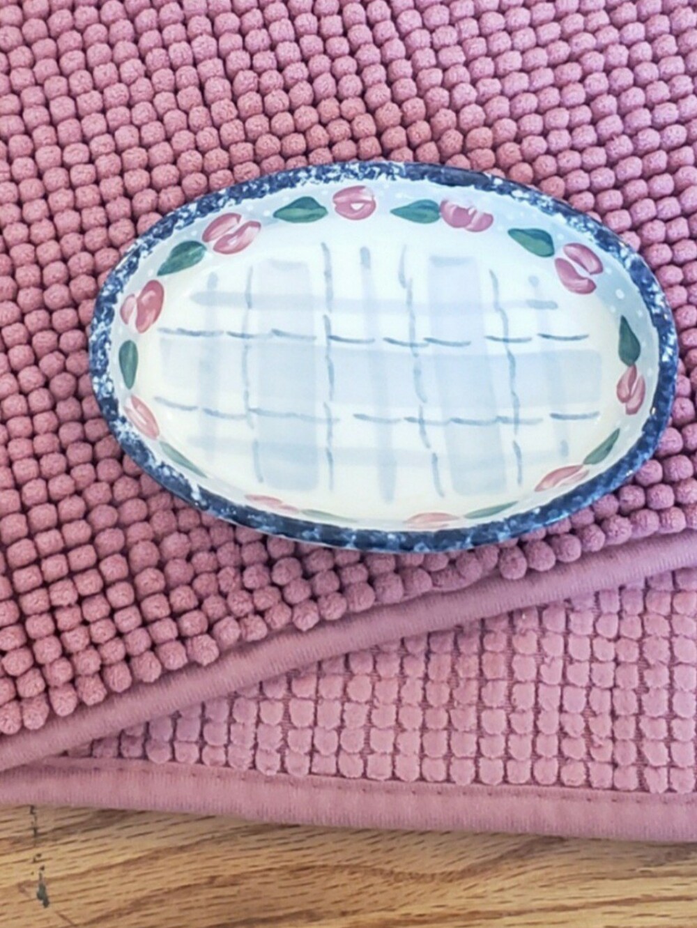 Glazed Pottery Soap Dish With Room Essentials Pink Textured Bath Mat (Set Of 2)